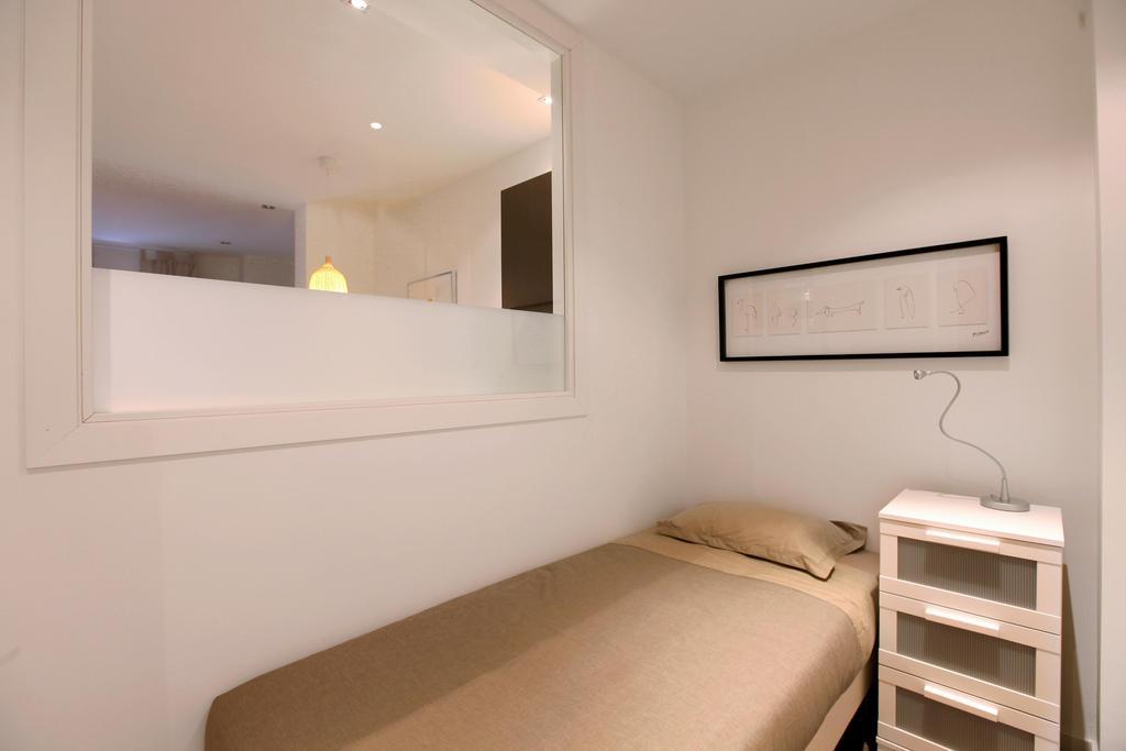 Apartamentos Med Ramblas Barcelone Chambre photo